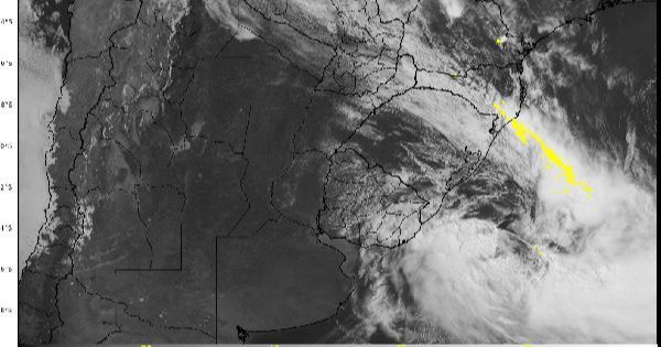 Ciclone Extratropical próximo à costa gaúcha e uruguaia, veja imagens